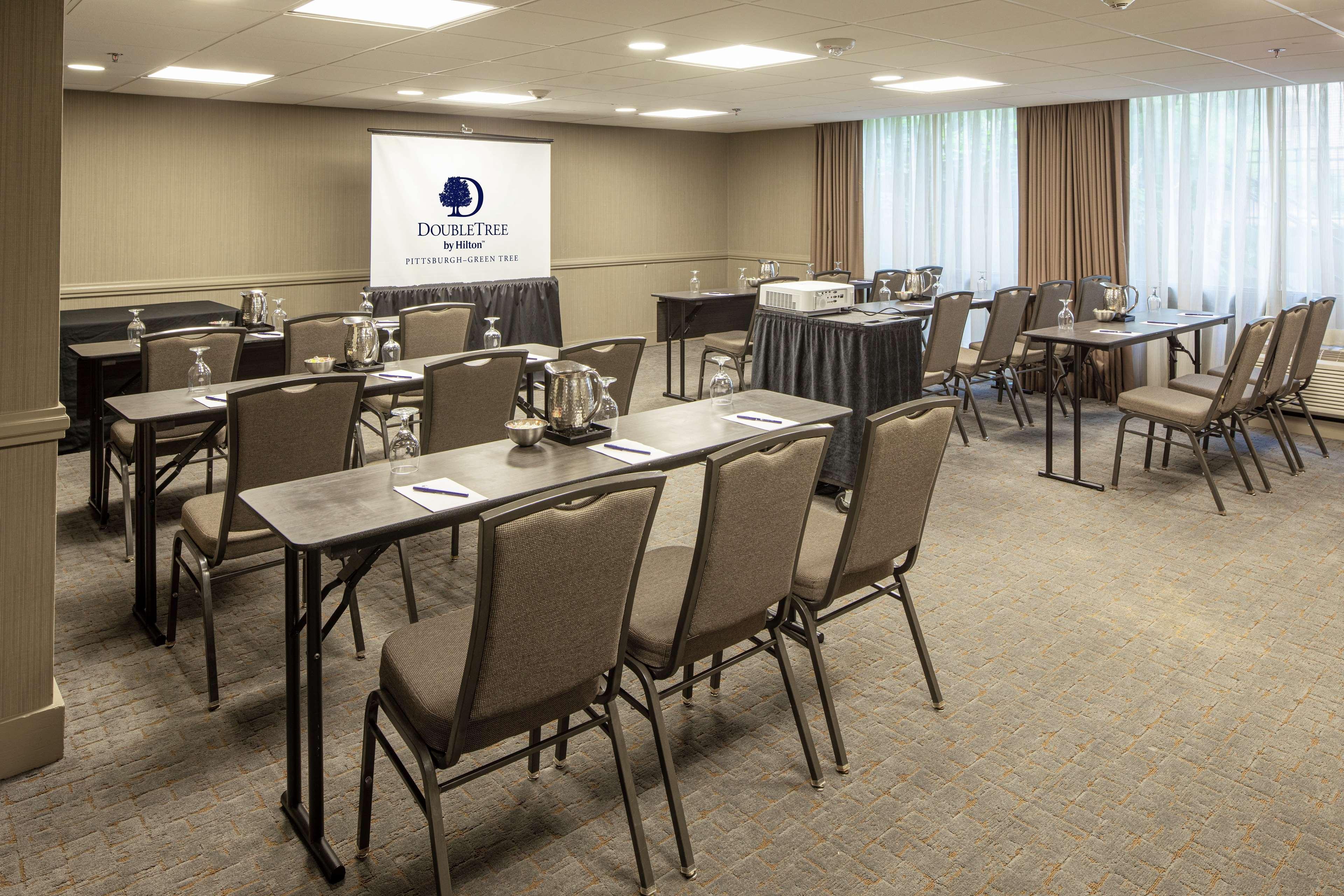 Hotel Doubletree By Hilton Pittsburgh-green Tree