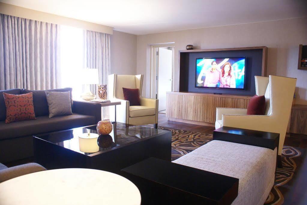 Hotel Doubletree By Hilton Pittsburgh-green Tree 4*