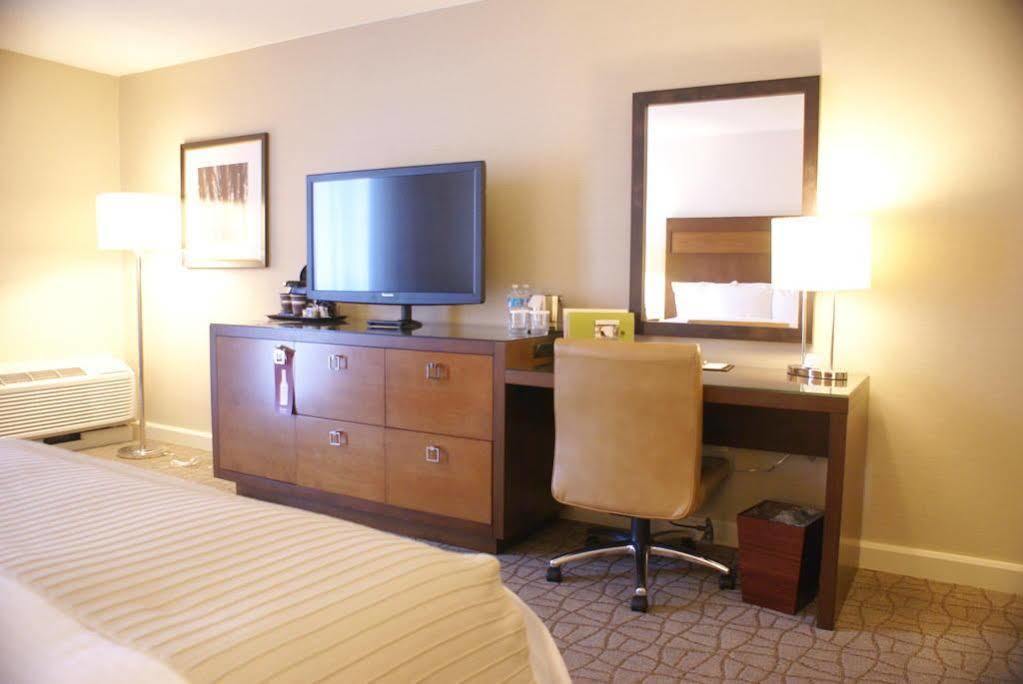 Hotel Doubletree By Hilton Pittsburgh-green Tree 4*